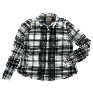 Shyanne size large black and white flannel shirt